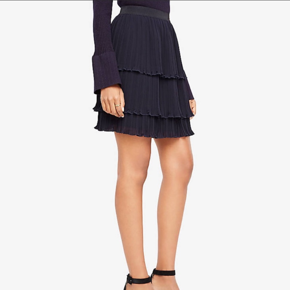 Ann Taylor Navy Tiered Pleated Mini Skirt Small